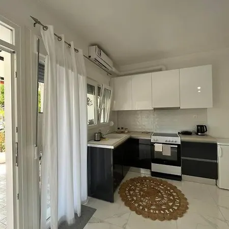 Apartment House In Diavata, Thessaloniki, Greece *
