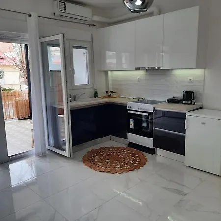 Apartment House In Diavata, Thessaloniki, Greece *